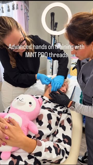 Naira leading a hands-on MINT PDO thread training session